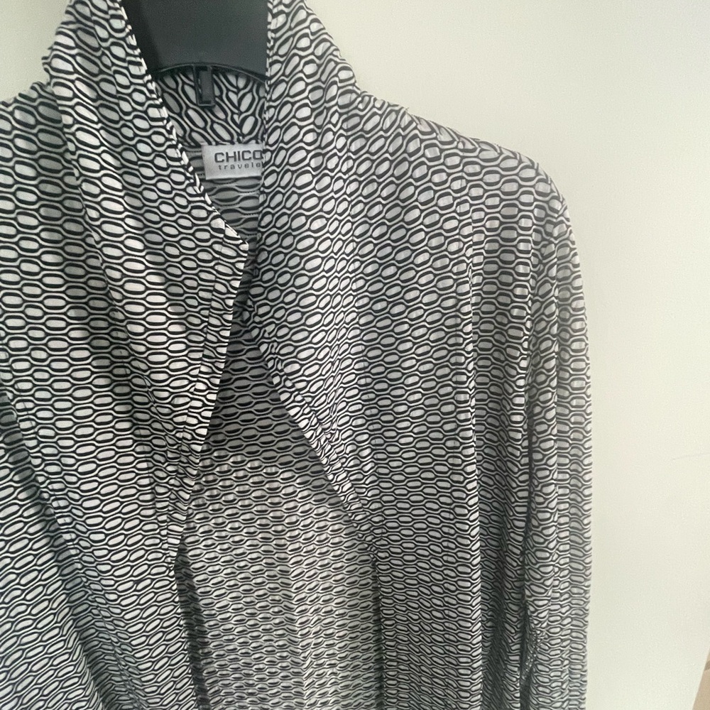 Chico's Monochrome Geometric Top